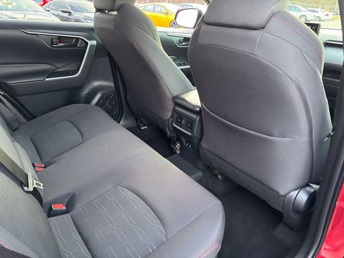 Certified 2021 Toyota RAV4 SE image 40