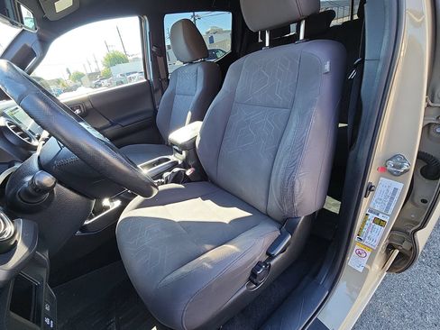 Used 2018 Toyota Tacoma TRD Sport w/ Technology Package AWD/4WD image 13