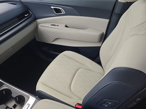 New 2026 Kia Carnival EX FWD image 16