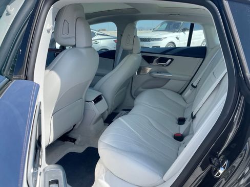 Used 2023 Mercedes-Benz EQE 500 4MATIC Sedan image 5