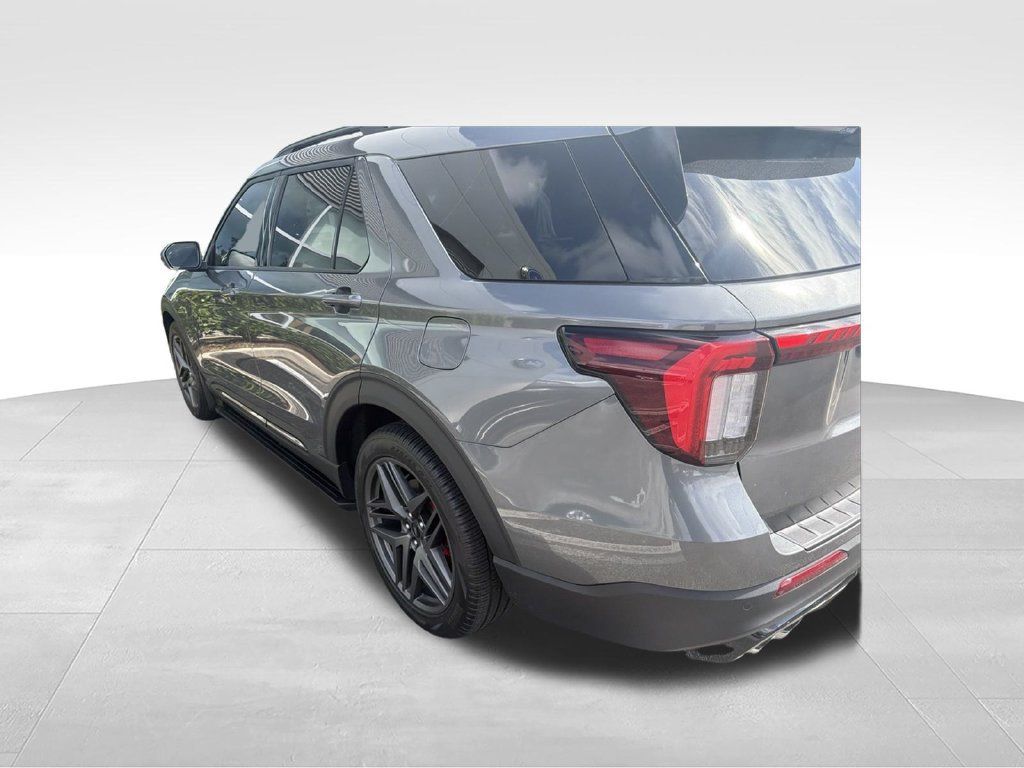 Used 2025 Ford Explorer ST w/ Sun And Sound Package AWD/4WD image 3