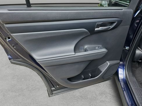 Used 2023 Toyota Highlander XLE FWD image 29