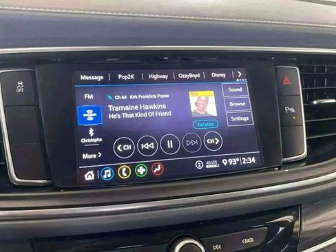 Used 2020 Buick Enclave Essence image 6