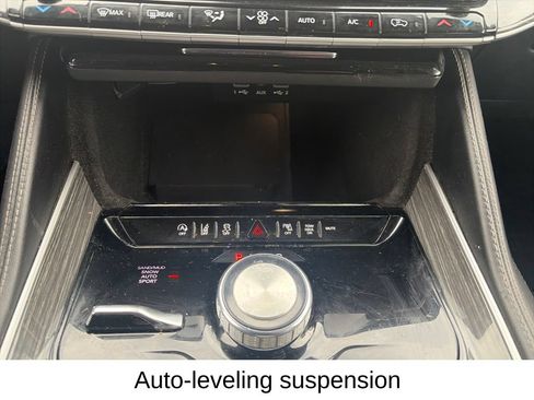 Used 2022 Jeep Wagoneer Series II AWD/4WD image 23