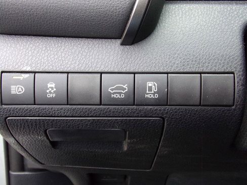 Used 2022 Toyota Camry SE FWD image 36