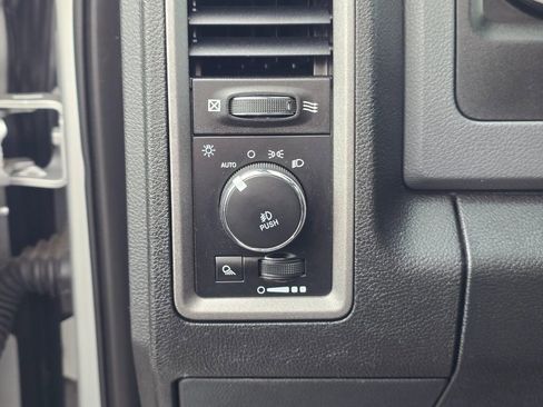 Used 2017 RAM 1500 Express w/ Express Value Package AWD/4WD image 19