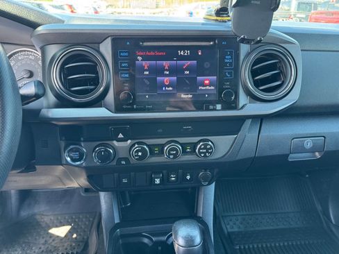Used 2019 Toyota Tacoma TRD Off-Road w/ Four Season Floor Mat Package AWD/4WD image 7