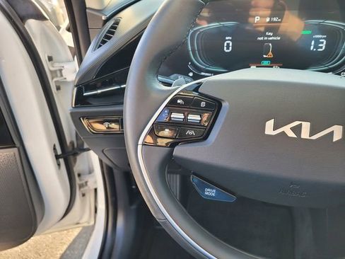 Used 2024 Kia Niro EX FWD image 19