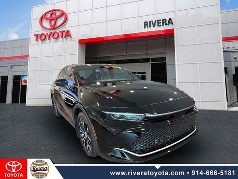 Certified 2024 Toyota Crown AWD/4WD image 2