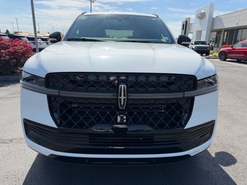 New 2026 Lincoln Navigator Reserve w/ Jet Appearance Package AWD/4WD image 8