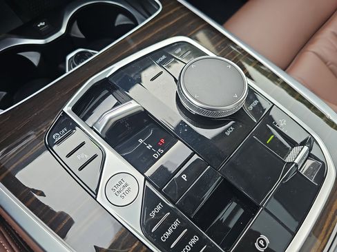 Certified 2024 BMW X7 xDrive40i w/ Premium Package image 25