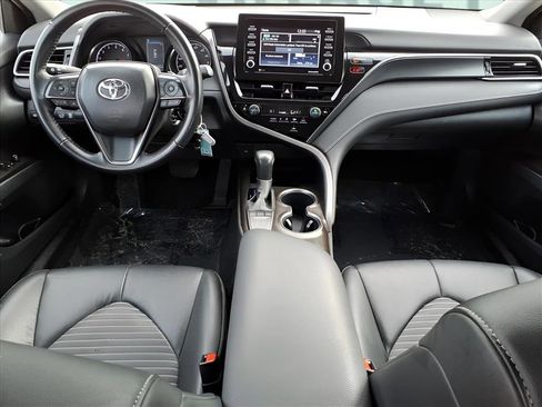 Used 2023 Toyota Camry SE image 11