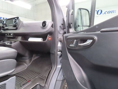 Used 2021 Mercedes-Benz Sprinter 2500 image 27
