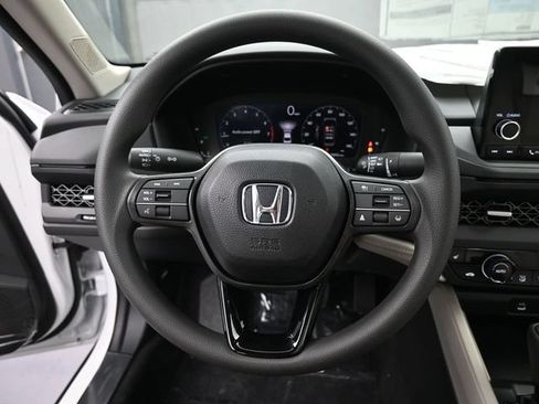 Used 2025 Honda Accord SE image 17