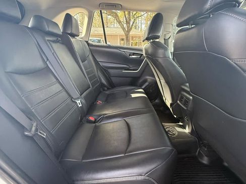 Used 2019 Toyota RAV4 XLE Premium image 13