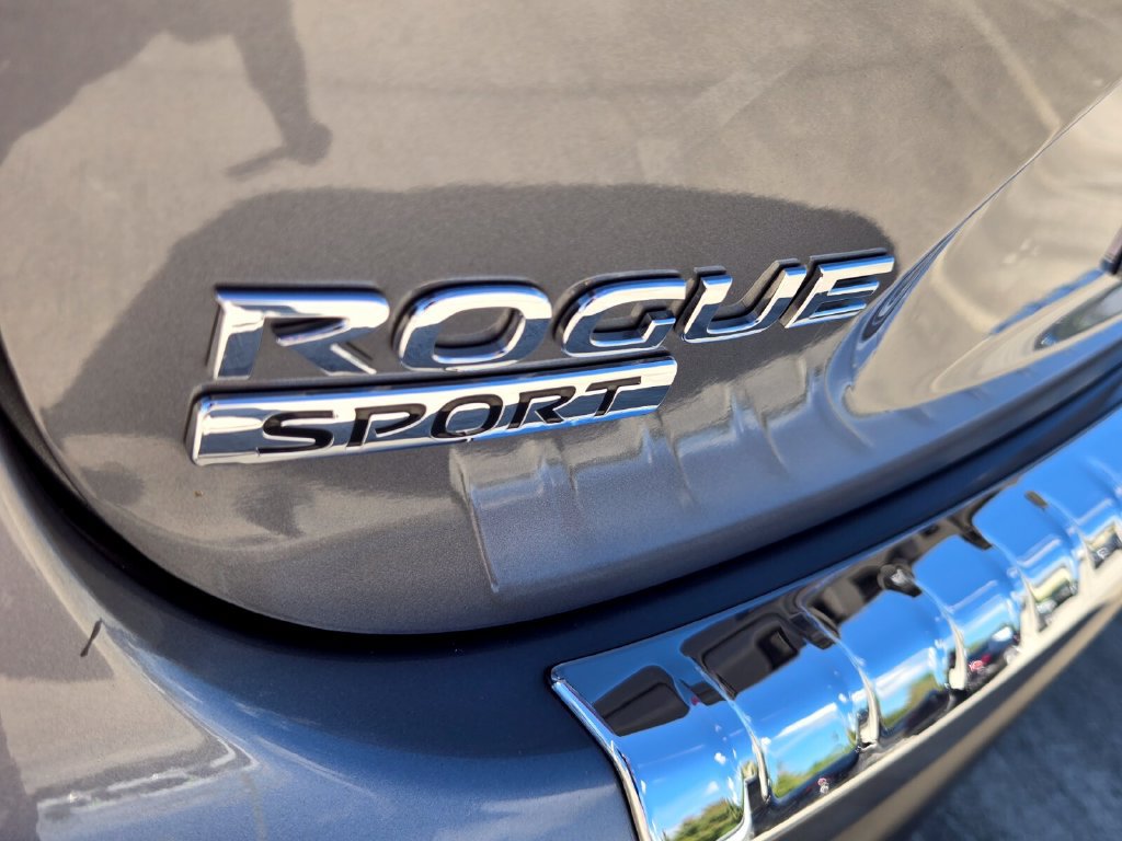 Used 2020 Nissan Rogue Sport SV FWD image 13