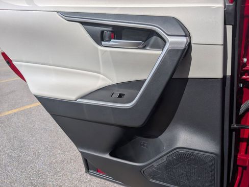 Used 2025 Toyota RAV4 XLE Premium image 28