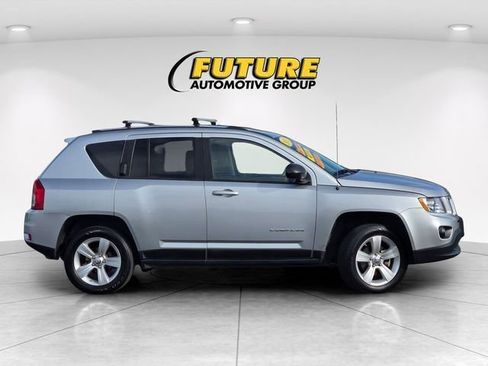 Used 2011 Jeep Compass Latitude AWD/4WD image 4
