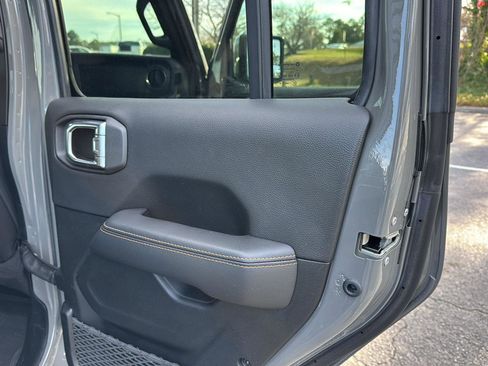 Used 2023 Jeep Wrangler Unlimited Sahara image 13