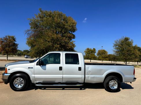Used 2001 Ford F350 XLT image 2