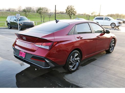 Certified 2025 Hyundai Elantra Sport image 8