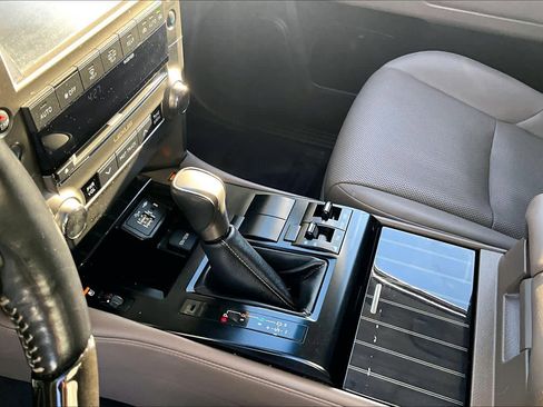 Used 2021 Lexus GX 460 Premium w/ Premium Package image 17