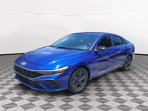 Used 2025 Hyundai Elantra Sport FWD image 3