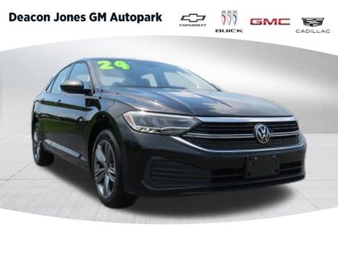 Used 2024 Volkswagen Jetta SE FWD image 1