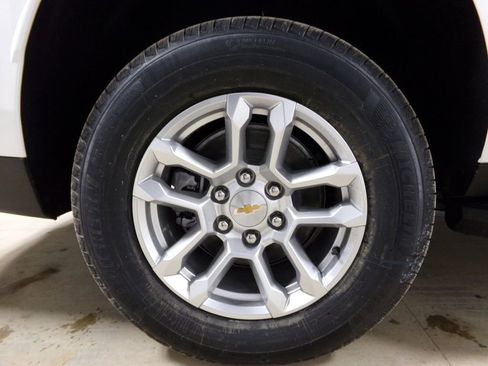 New 2025 Chevrolet Suburban LS image 29