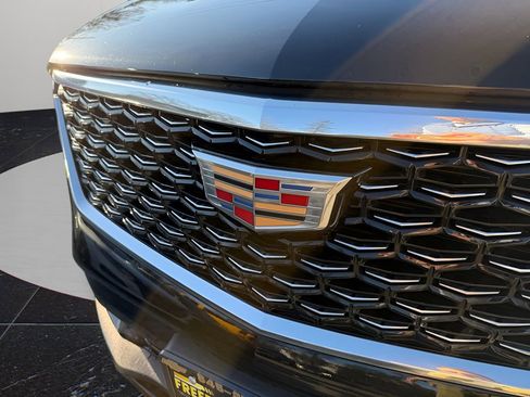 Used 2024 Cadillac XT4 Premium Luxury image 9