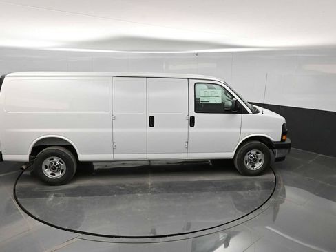 New 2026 GMC Savana 3500 Extended RWD image 27