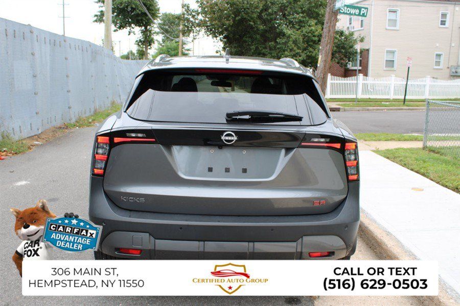 Used 2025 Nissan Kicks SR w/ Illumination Package FWD image 6