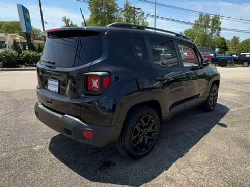 Used 2018 Jeep Renegade Altitude AWD/4WD image 8