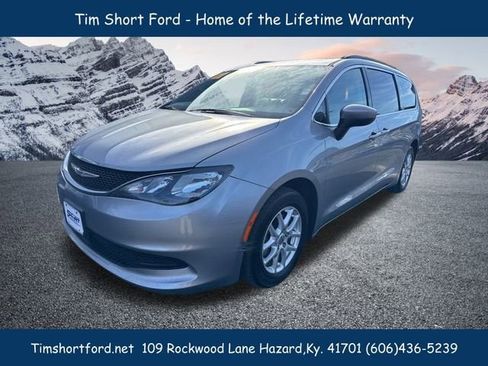 Used 2021 Chrysler Voyager Lxi image 1