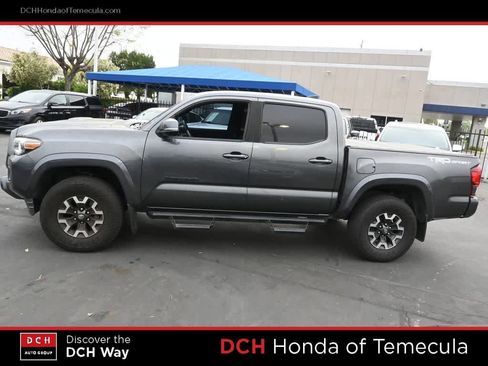 Used 2019 Toyota Tacoma TRD Sport w/ Technology Package image 4