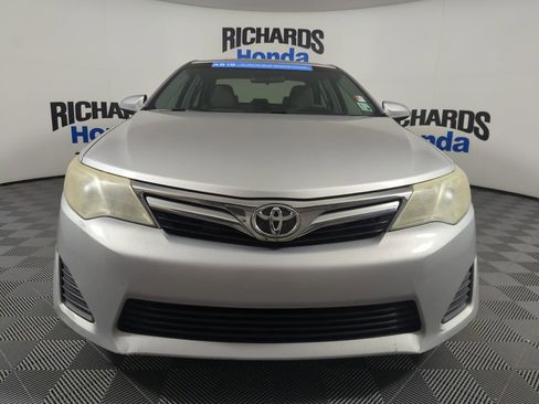 Used 2012 Toyota Camry LE FWD image 3