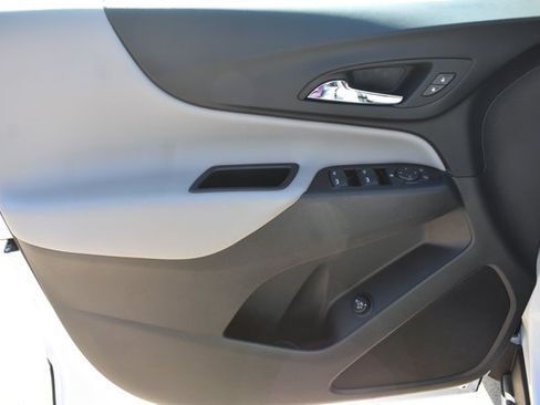 Used 2024 Chevrolet Equinox LT FWD image 12