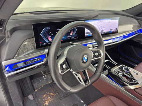 Used 2025 BMW 740i w/ Premium Package image 15