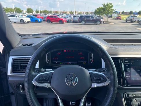 Used 2022 Volkswagen Atlas Cross Sport SEL R-Line AWD/4WD image 13