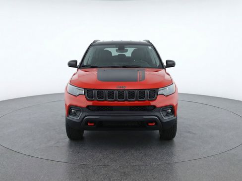 Used 2025 Jeep Compass Trailhawk AWD/4WD image 2