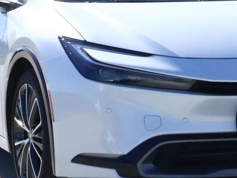 Used 2025 Toyota Prius XLE image 7