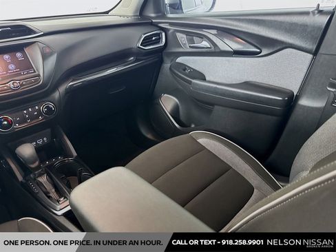 Used 2023 Chevrolet TrailBlazer LT FWD image 23