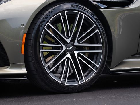 Used 2024 Aston Martin DB12 Convertible RWD image 21