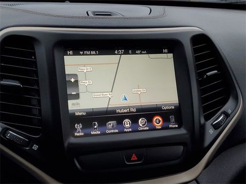 Used 2016 Jeep Cherokee Limited image 26