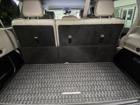 Used 2024 Jeep Wagoneer Series II w/ Flexible Seating Group image 41