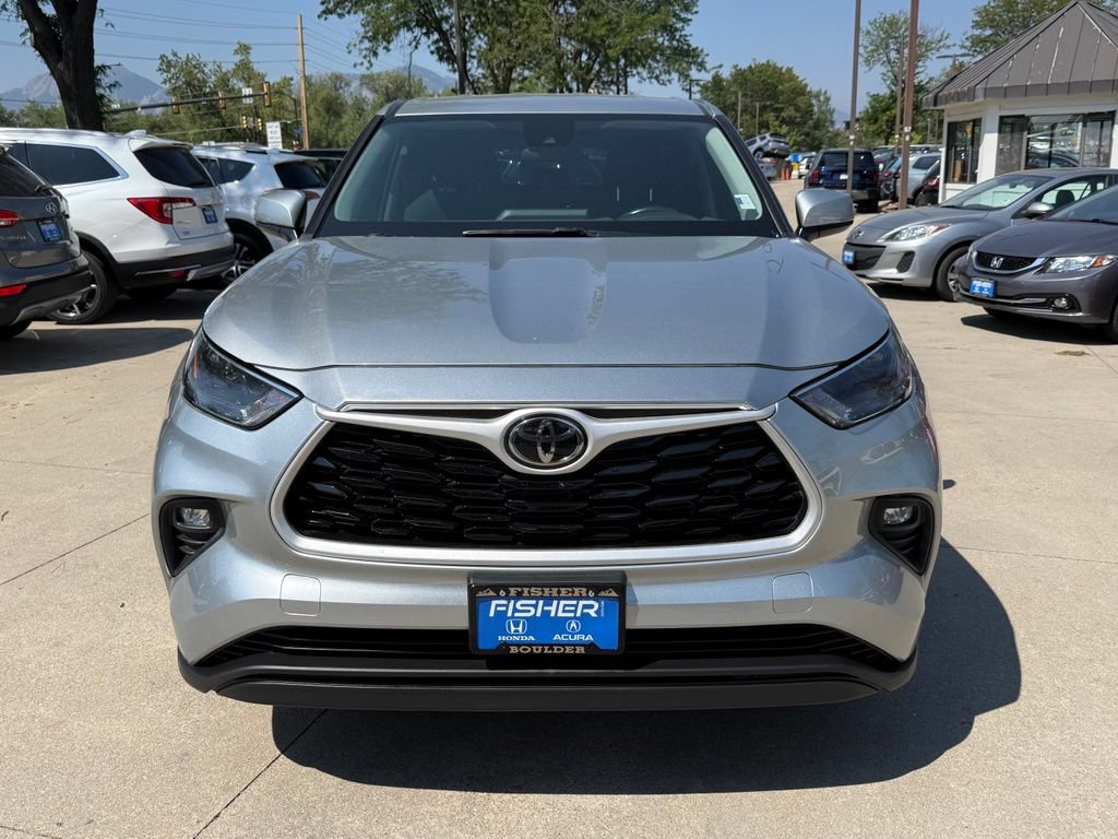 Used 2022 Toyota Highlander LE AWD/4WD image 9