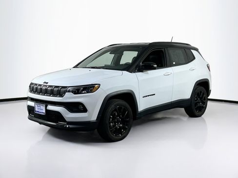 Used 2022 Jeep Compass Latitude w/ Convenience Group AWD/4WD image 1