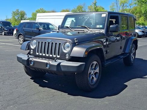 Used 2017 Jeep Wrangler Unlimited Sahara w/ Connectivity Group AWD/4WD image 5