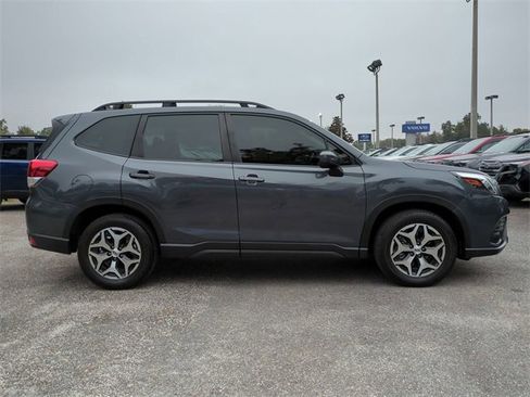 Used 2022 Subaru Forester Premium w/ Popular Package #2 image 3