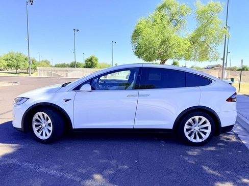 Used 2018 Tesla Model X 100D AWD/4WD image 9